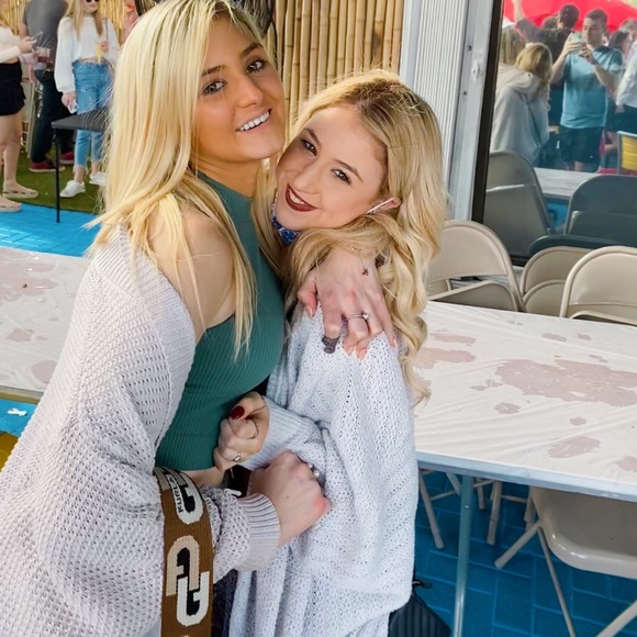 Seamless halter top in teal and yellow - Picture 1 of 10